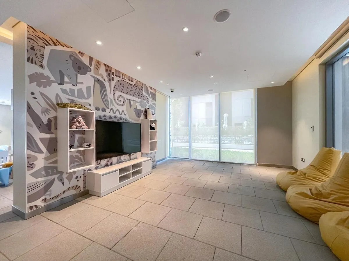 Stylish 2-Bed Oasis With Pool In Peaceful Creek Harbour Apartment Dubai
