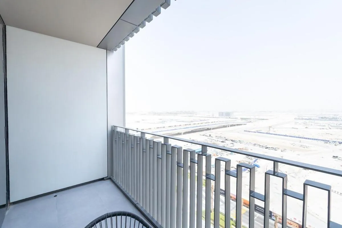 Stylish 2-Bed Oasis With Pool In Peaceful Creek Harbour Apartment Dubai