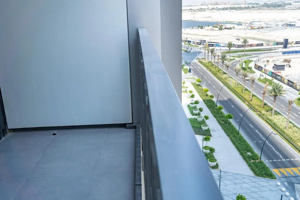 Stylish 2-Bed Oasis With Pool In Peaceful Creek Harbour Apartment Dubai