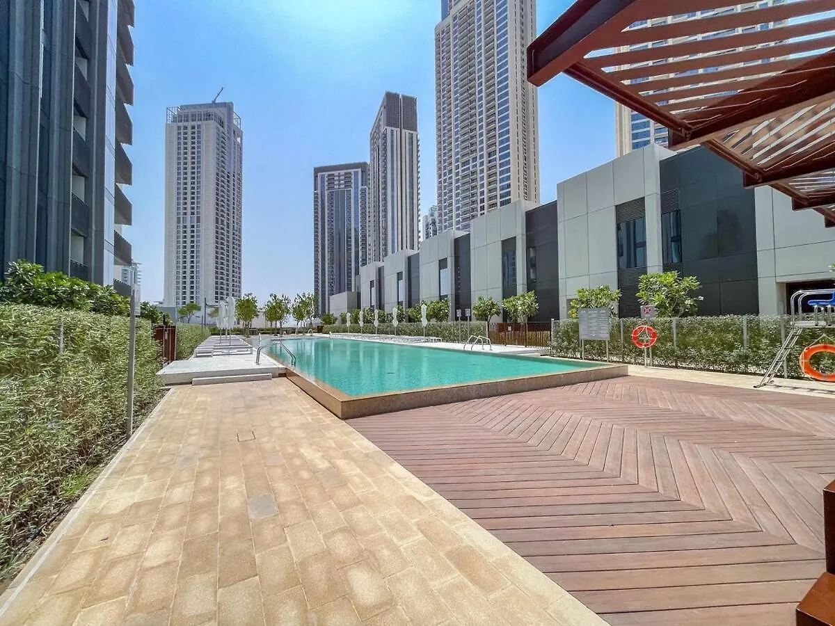 Stylish 2-Bed Oasis With Pool In Peaceful Creek Harbour Apartment Dubai