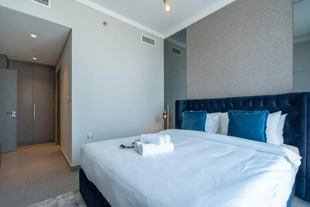 Stylish 2-Bed Oasis With Pool In Peaceful Creek Harbour Apartment Dubai