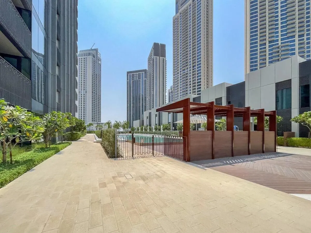 Stylish 2-Bed Oasis With Pool In Peaceful Creek Harbour Apartment Dubai