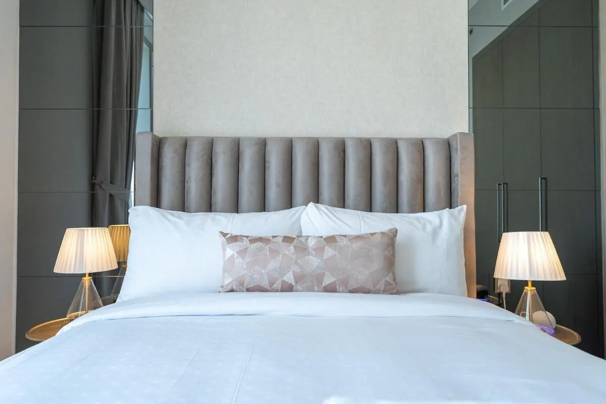 Stylish 2-Bed Oasis With Pool In Peaceful Creek Harbour Apartment Dubai