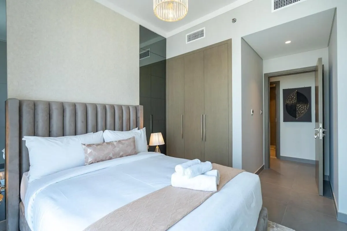 Stylish 2-Bed Oasis With Pool In Peaceful Creek Harbour Apartment Dubai
