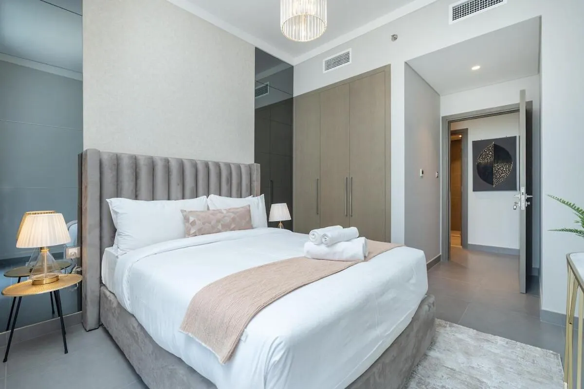 Stylish 2-Bed Oasis With Pool In Peaceful Creek Harbour Apartment Dubai