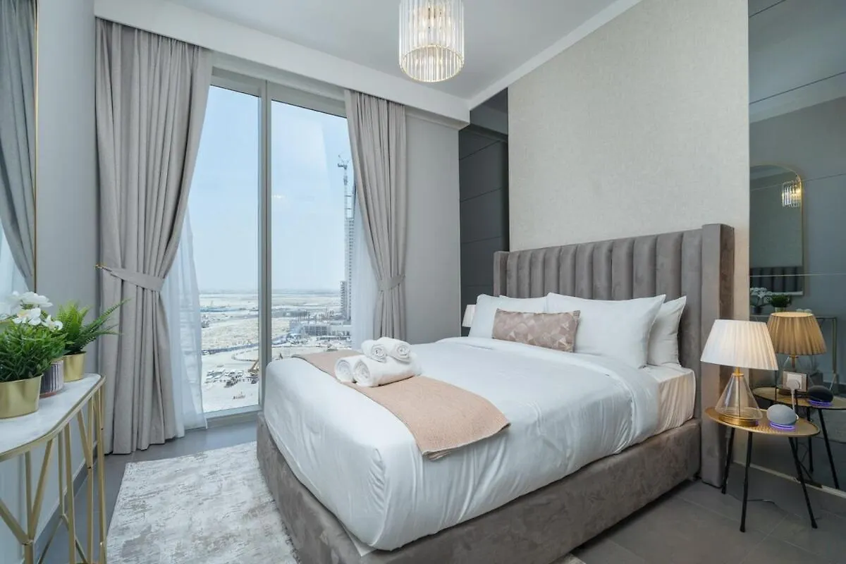 Stylish 2-Bed Oasis With Pool In Peaceful Creek Harbour Apartment Dubai
