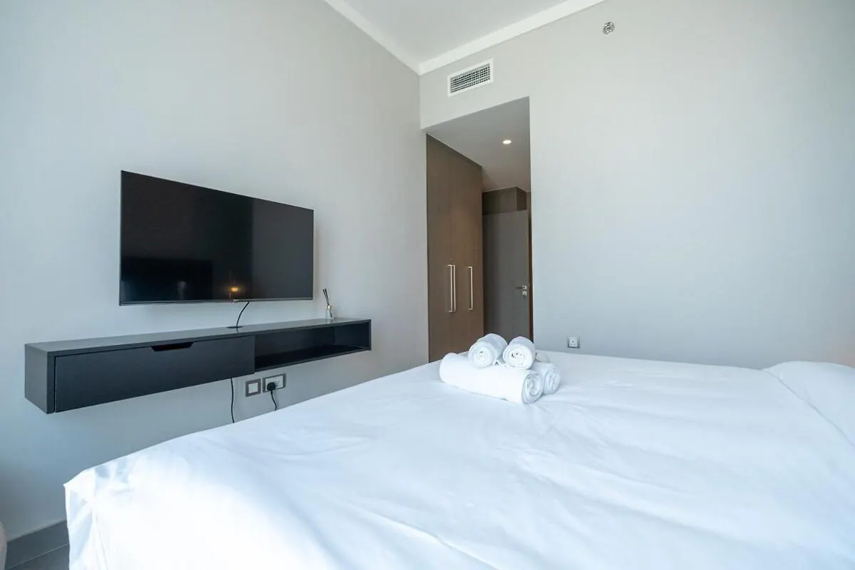 דירות דובאי Stylish 2-Bed Oasis With Pool In Peaceful Creek Harbour