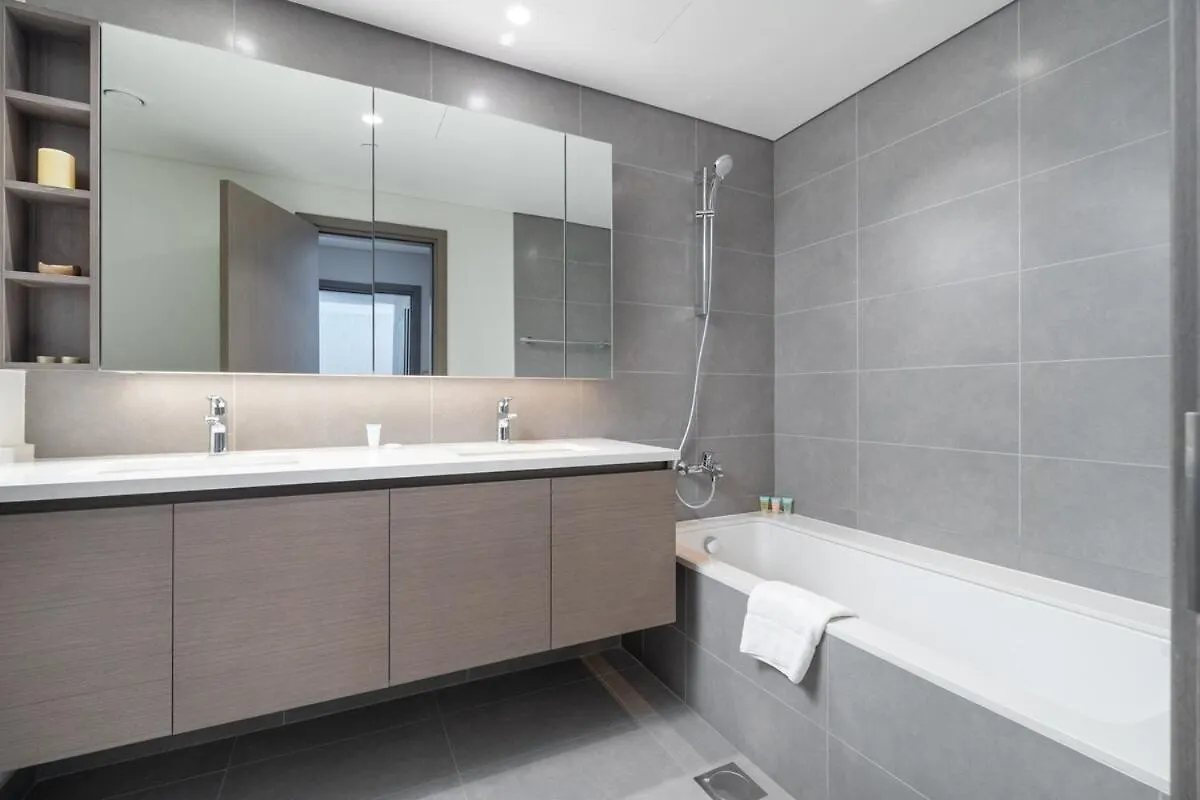 דירות דובאי Stylish 2-Bed Oasis With Pool In Peaceful Creek Harbour