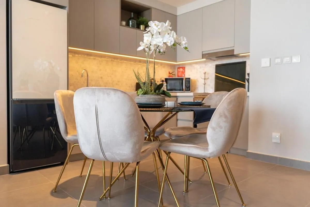 דירות דובאי Stylish 2-Bed Oasis With Pool In Peaceful Creek Harbour