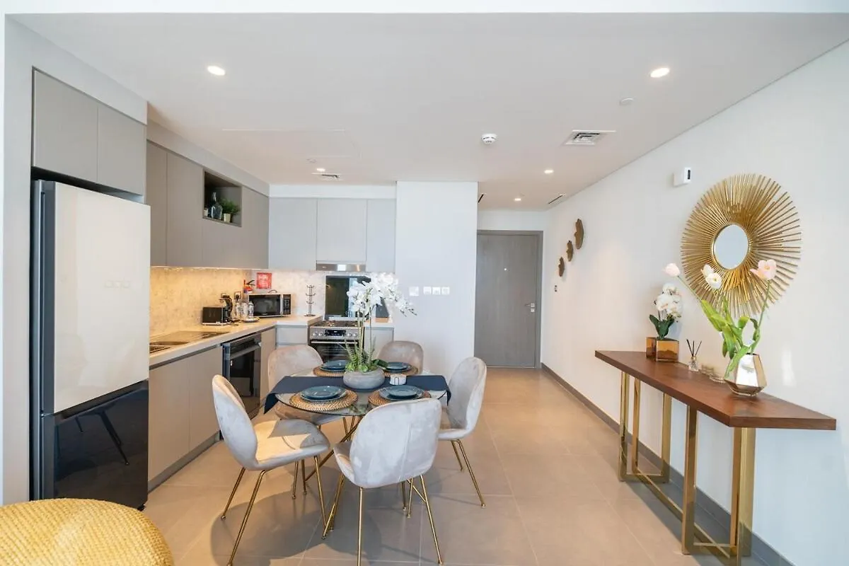 דירות דובאי Stylish 2-Bed Oasis With Pool In Peaceful Creek Harbour