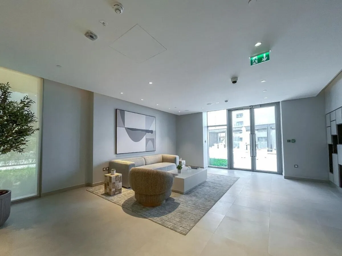 Stylish 2-Bed Oasis With Pool In Peaceful Creek Harbour Apartment Dubai