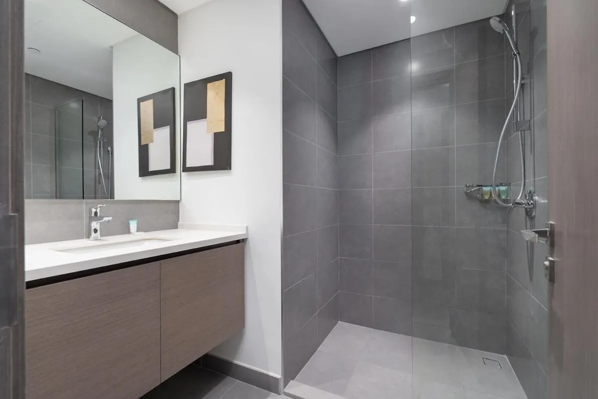 Stylish 2-Bed Oasis With Pool In Peaceful Creek Harbour Apartment Dubai