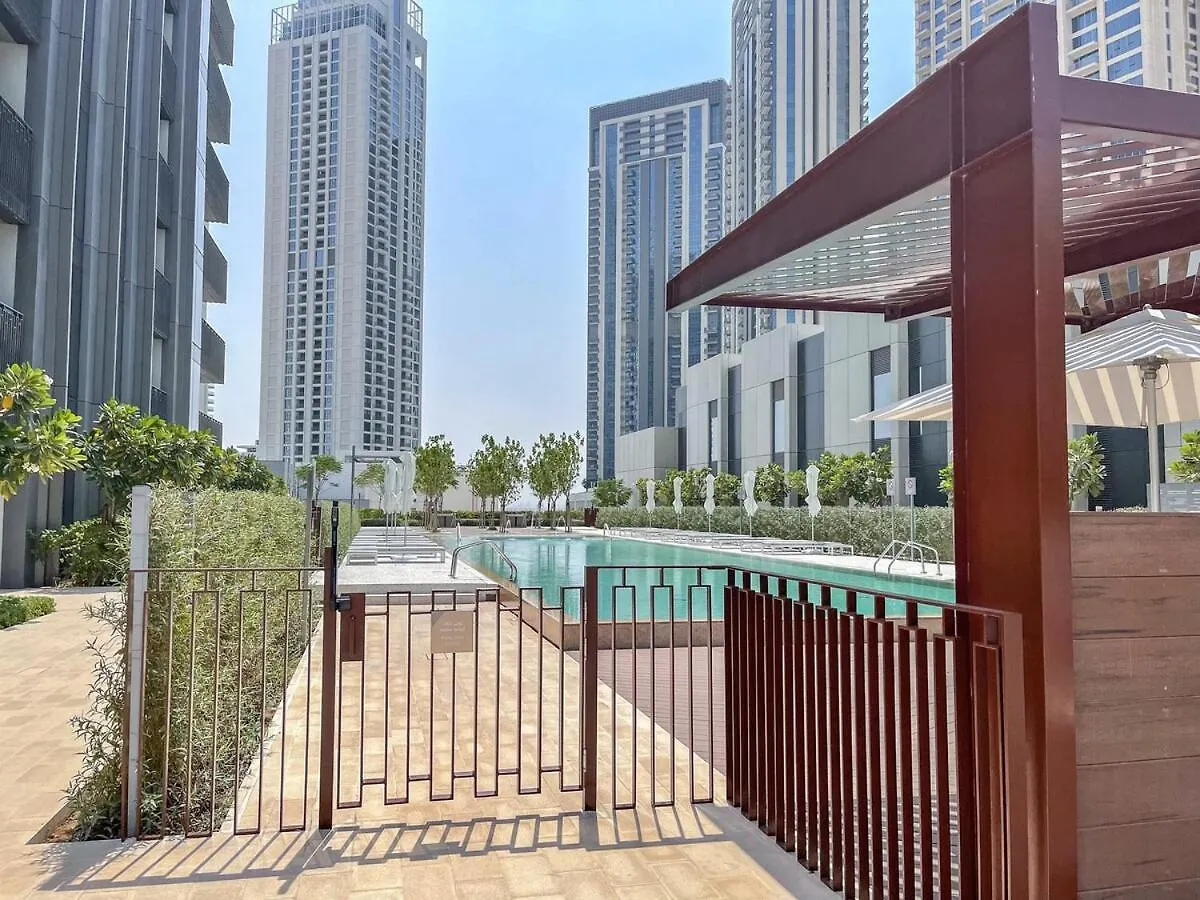 Stylish 2-Bed Oasis With Pool In Peaceful Creek Harbour Apartment Dubai