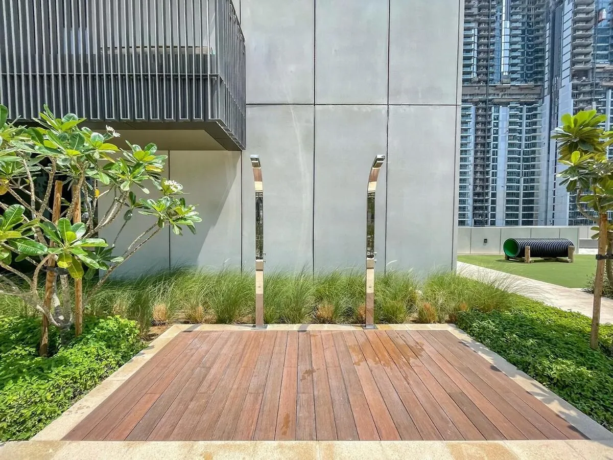 Stylish 2-Bed Oasis With Pool In Peaceful Creek Harbour Apartment Dubai